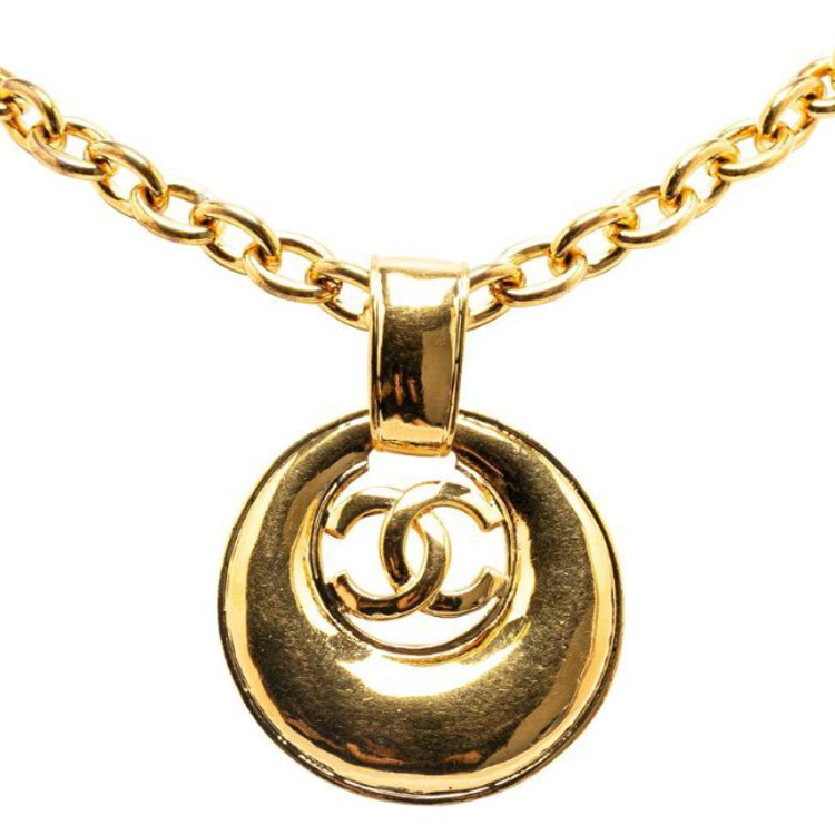 CHANEL 1993 Plated Cc Round Pendant Costume Necklace