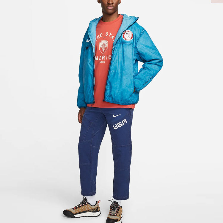 جاكيت رجالي من Nike SS22 بغطاء رأس وطبعة أبجدية مع ريش أزرق من الأسفل DH1596-476