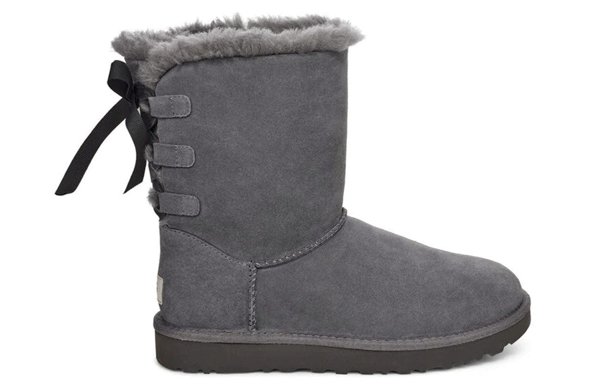 (WMNS) UGG حذاء قصير من Stiefel مبطن بالصوف باللون الرمادي 1110706-CHRC