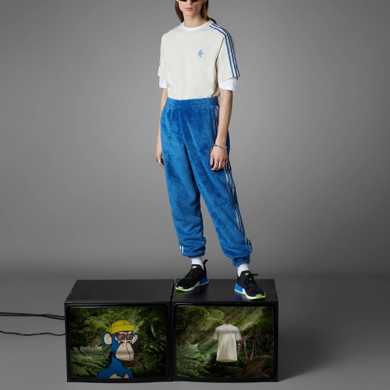 adidas originals Indigo Herz Fur T-shirt 'Aluminium' IJ9086