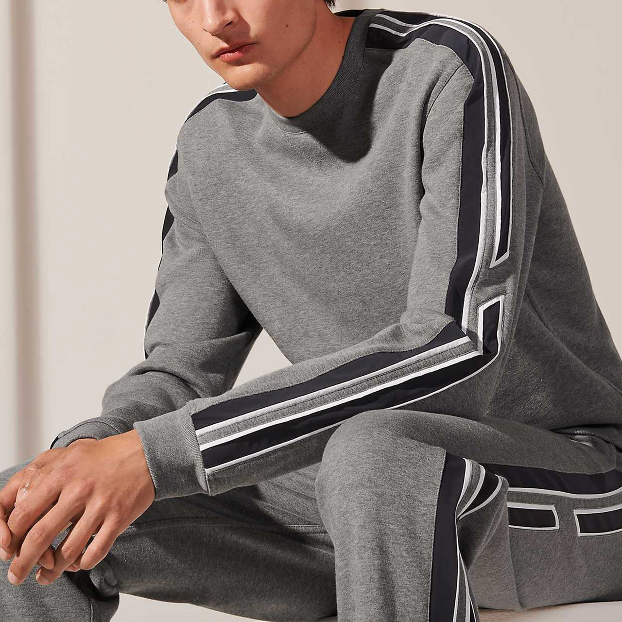 Men's HERMES FW21 Shoulder Stripe Splicing Long Sleeves Round Neck Sports Gray H167515HA76
