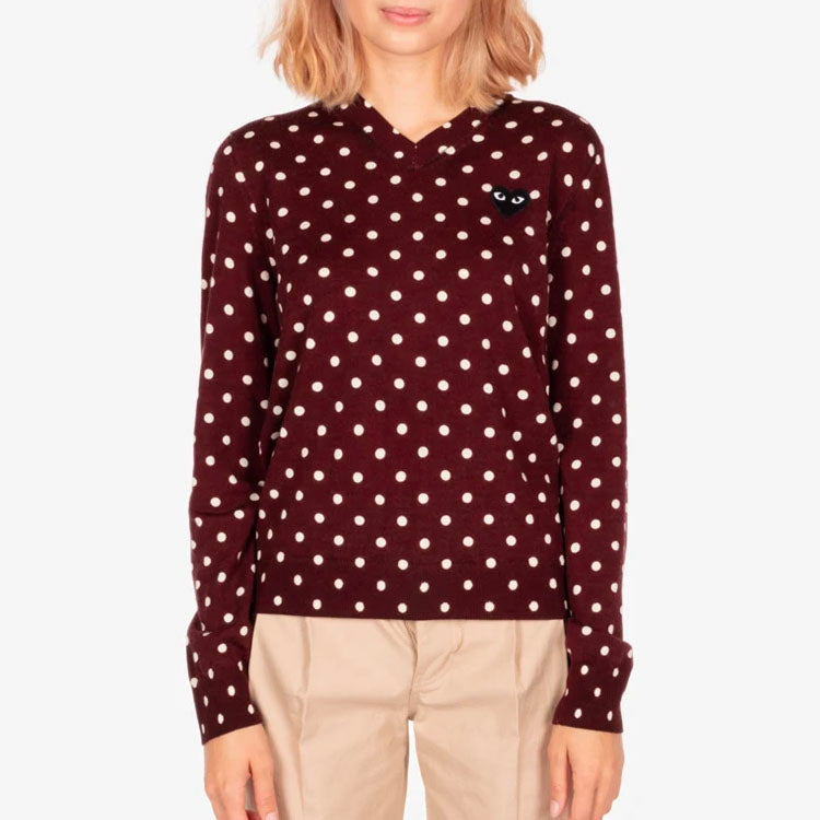 (WMNS) COMME des GARCONS PLAY سترة منقط باللون الأسود وشعار "بورجوندي" AZ-N035-051-3