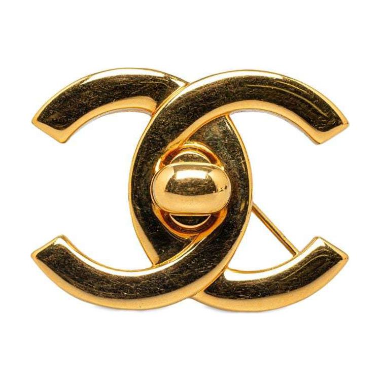 CHANEL 1996 Cc Turn lock Brooch
