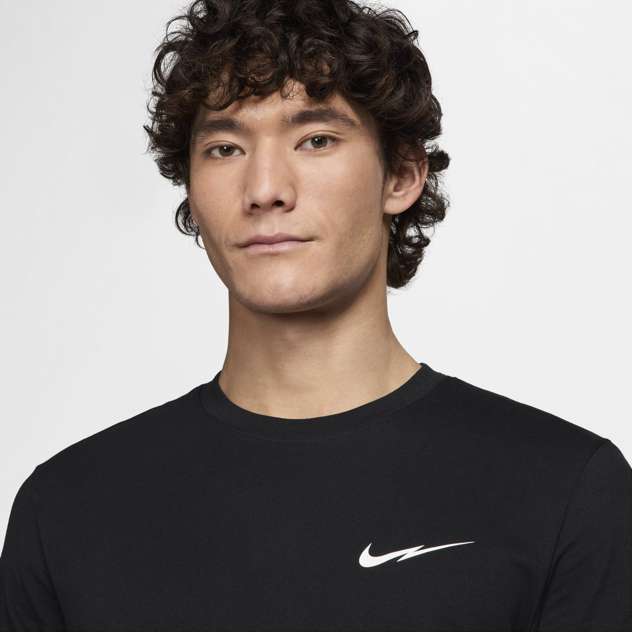 Nike Sportswear Swoosh T-Shirt Asia Sizing 'Black' FZ5418-010