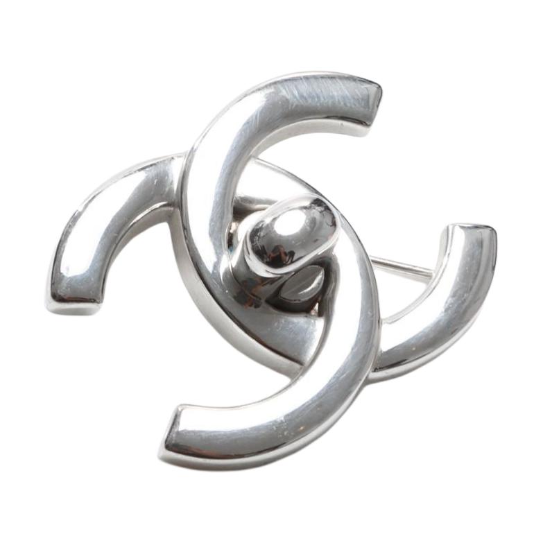 CHANEL 1996 Cc Turn Lock Brooch Costume Brooch