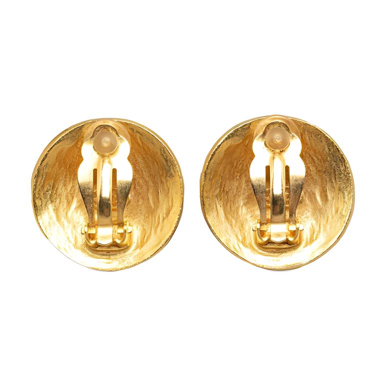 CHANEL 1996 Plated Cc Round Clip On Earrings Costume Earrings