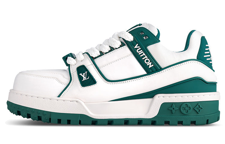 حذاء رياضي ماكسي من LOUIS VUITTON LV Trainer باللون الأبيض والأخضر