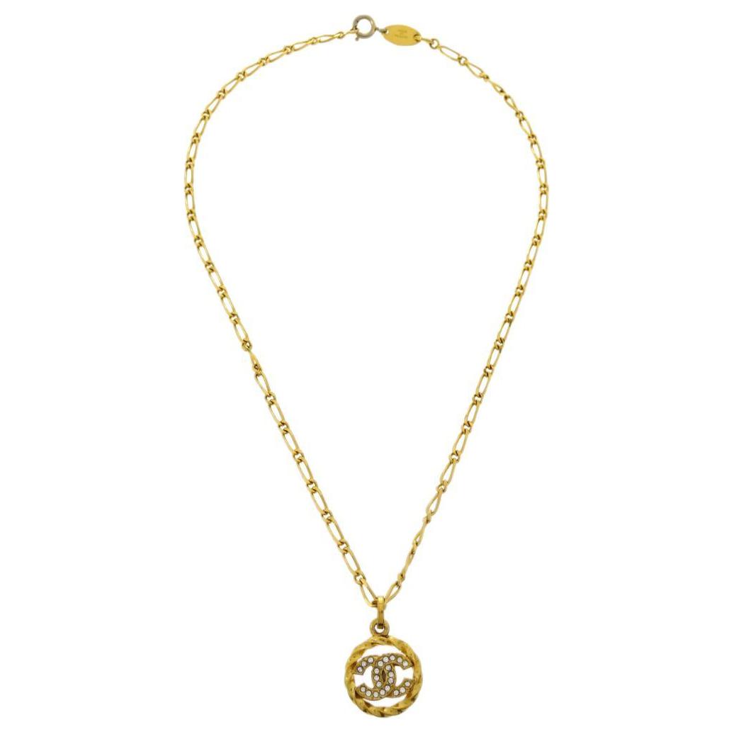 CHANEL 1982 Medallion Pendant Necklace