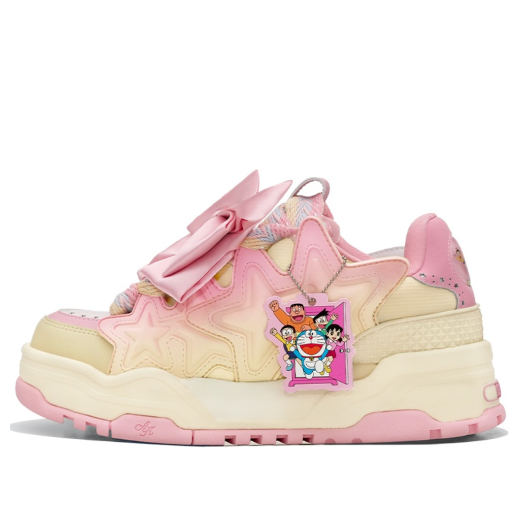 KAALIXTO x Doraemon Skateboarding Low 'Pink' KSH231112