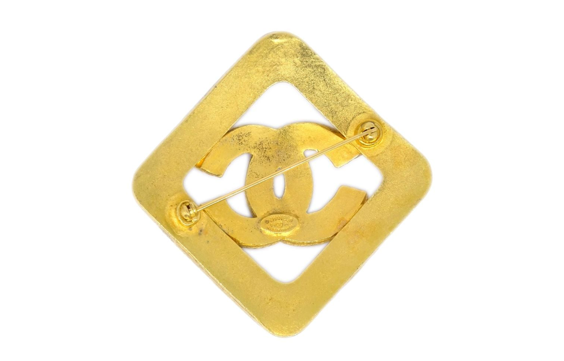 CHANEL 1994 Embossed finish CC logo Diamond shaped Brooch
