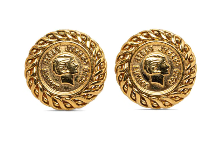 CHANEL 1996 Button Clip-on Earrings