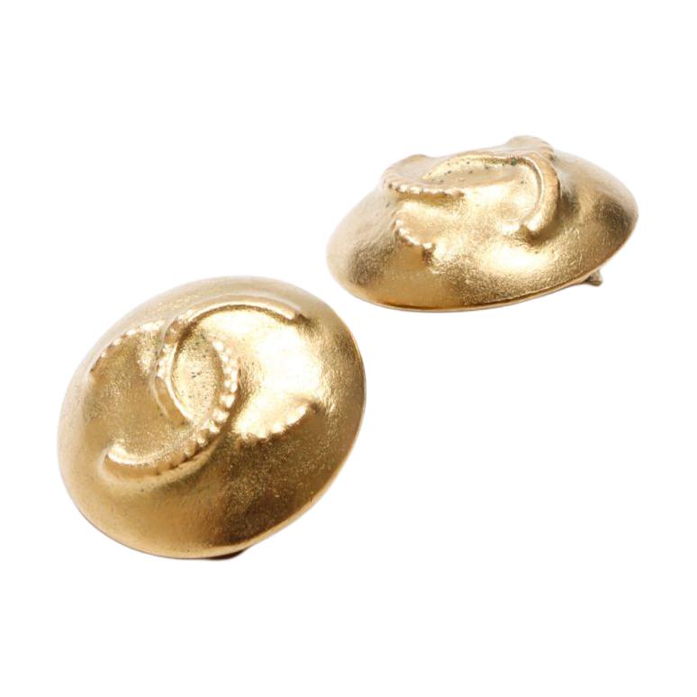 CHANEL 1995 Plated Cc Round Clip On Costume Earrings