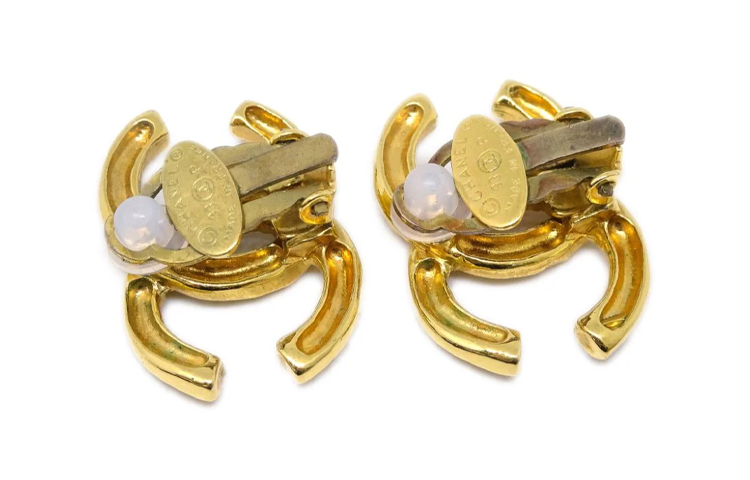 CHANEL 1993 Ribbed Finish Cc Clip on Earrings