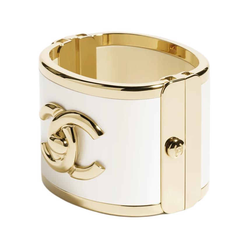 CHANEL 1997 Cc Turn lock Brooch