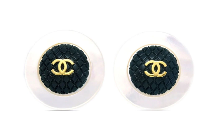 CHANEL 1990 2000 Shell edge Cc Button Clip on Earrings