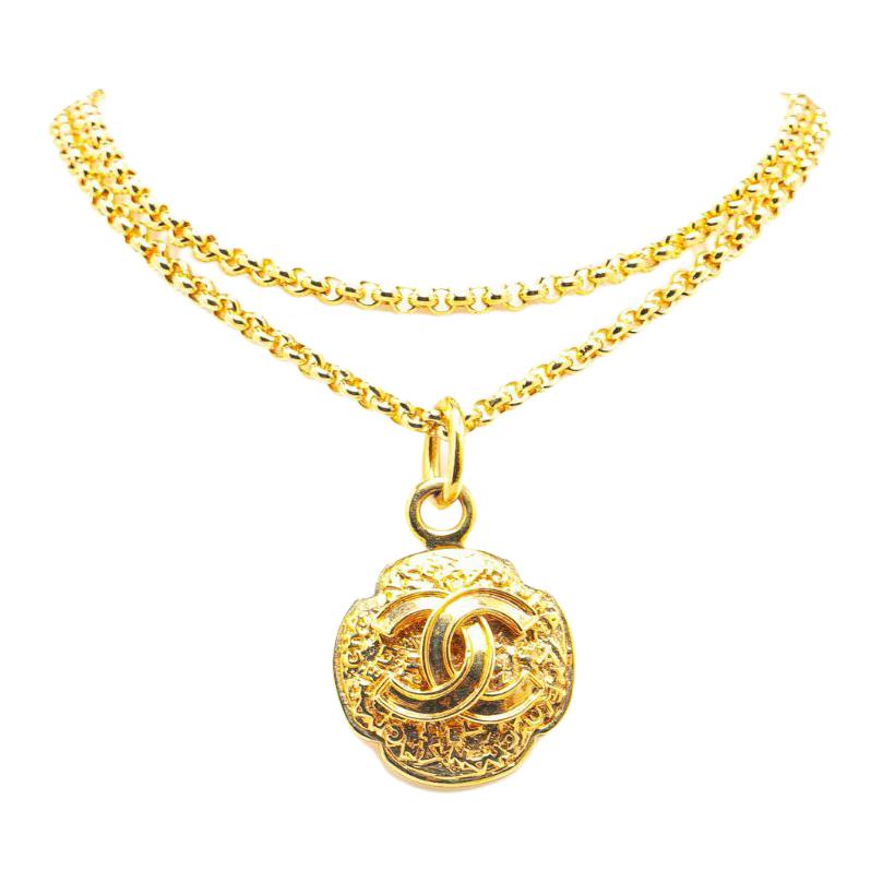 CHANEL 1995 Plated Cc Medallion Pendant Necklace Costume Necklace