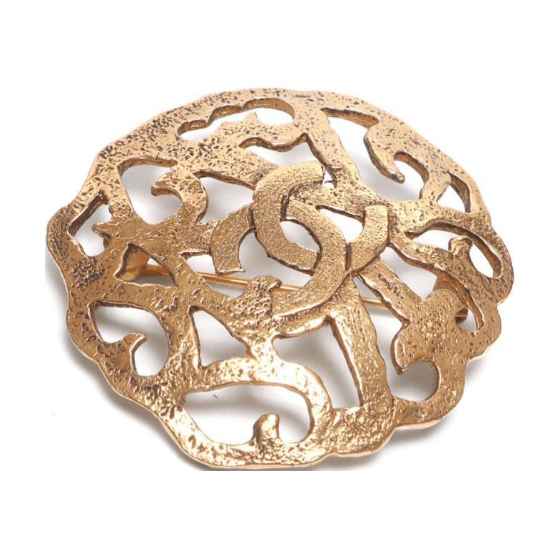 CHANEL 1990 2000s Medallion Brooch