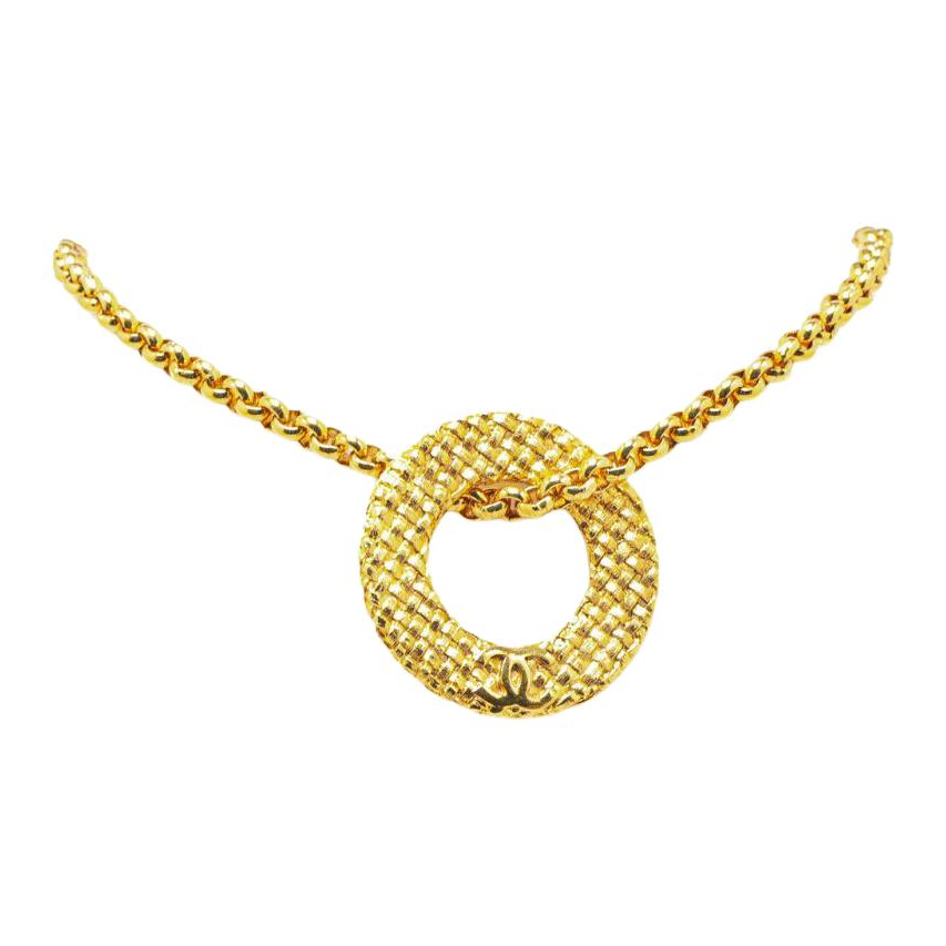 CHANEL 1980-1990 Plated Round Pendant Costume Necklace