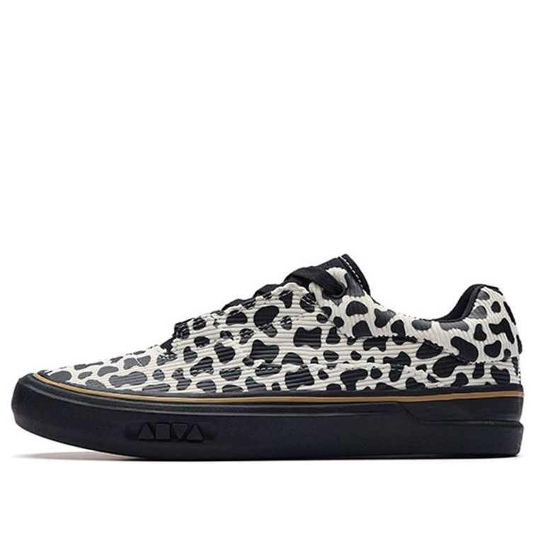 (WMNS) ANTA Attitude Low 'Black White' 122238013-4