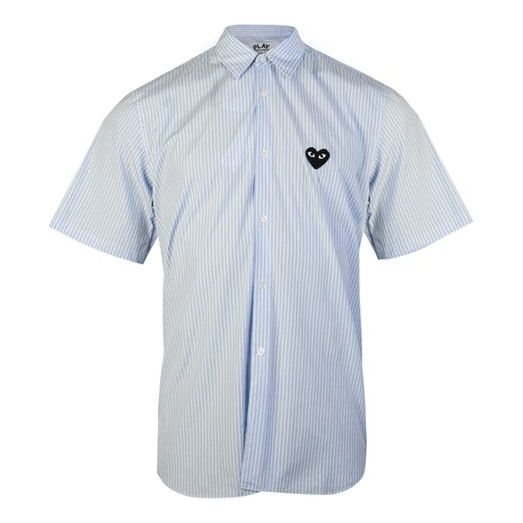 قميص COMME des GARCONS PLAY مخطط بأكمام قصيرة وشعار أسود "أزرق فاتح" AZ-B022-M