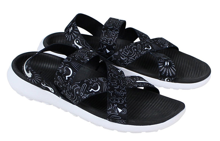 (WMNS) صندل نايكي روشي ون مطبوع عليه "أسود وأبيض" 832644-011