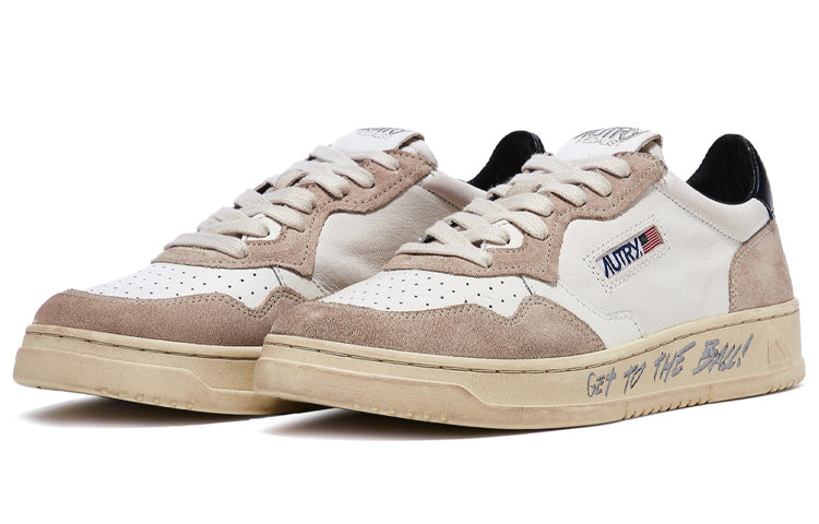 (WMNS) Autry Medalist Low Lettering 'Get To The Ball - White Suede' AULW-LD02