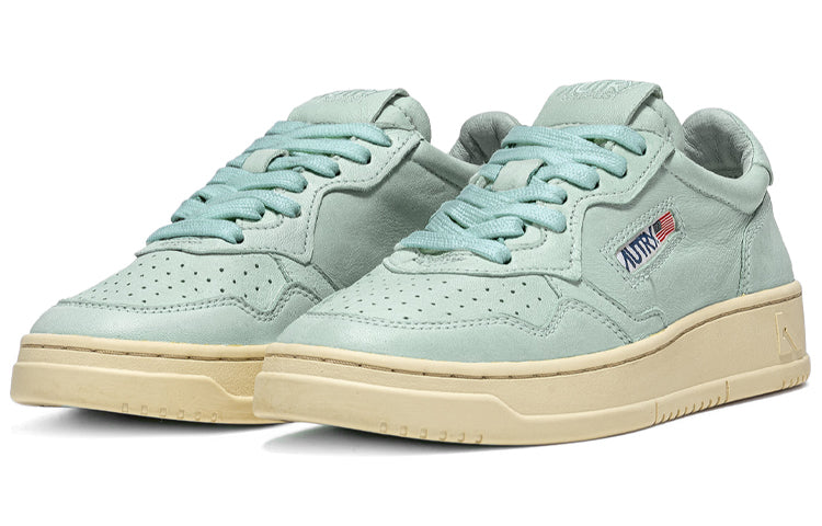 (WMNS) Autry Medalist Leather Low 'Shell Blue' AULW-GG25