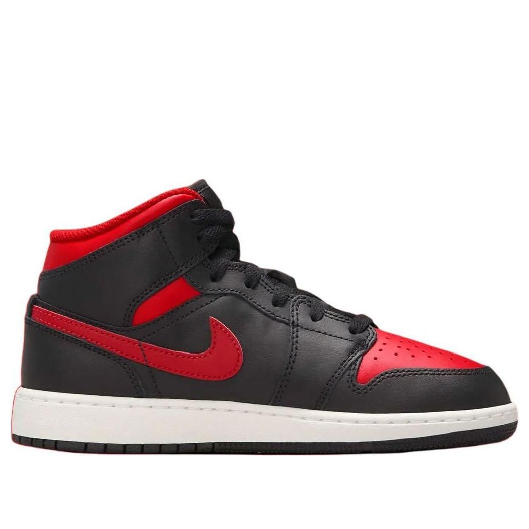 Air Jordan 1 Mid 'Bred' DQ8426-067