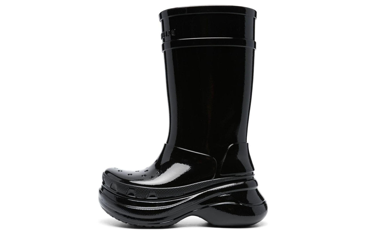 (WMNS) Crocs x Balenciaga Patent-Finish Boots 'Black' 677388W1S8X
