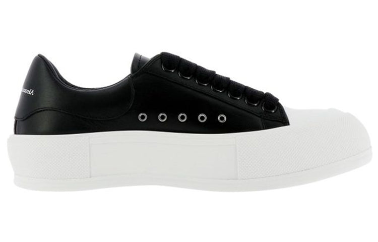 (WMNS) Alexander McQueen Deck Plimsoll Lace-Up Sneakers 'Black White' 667245WIAB61070