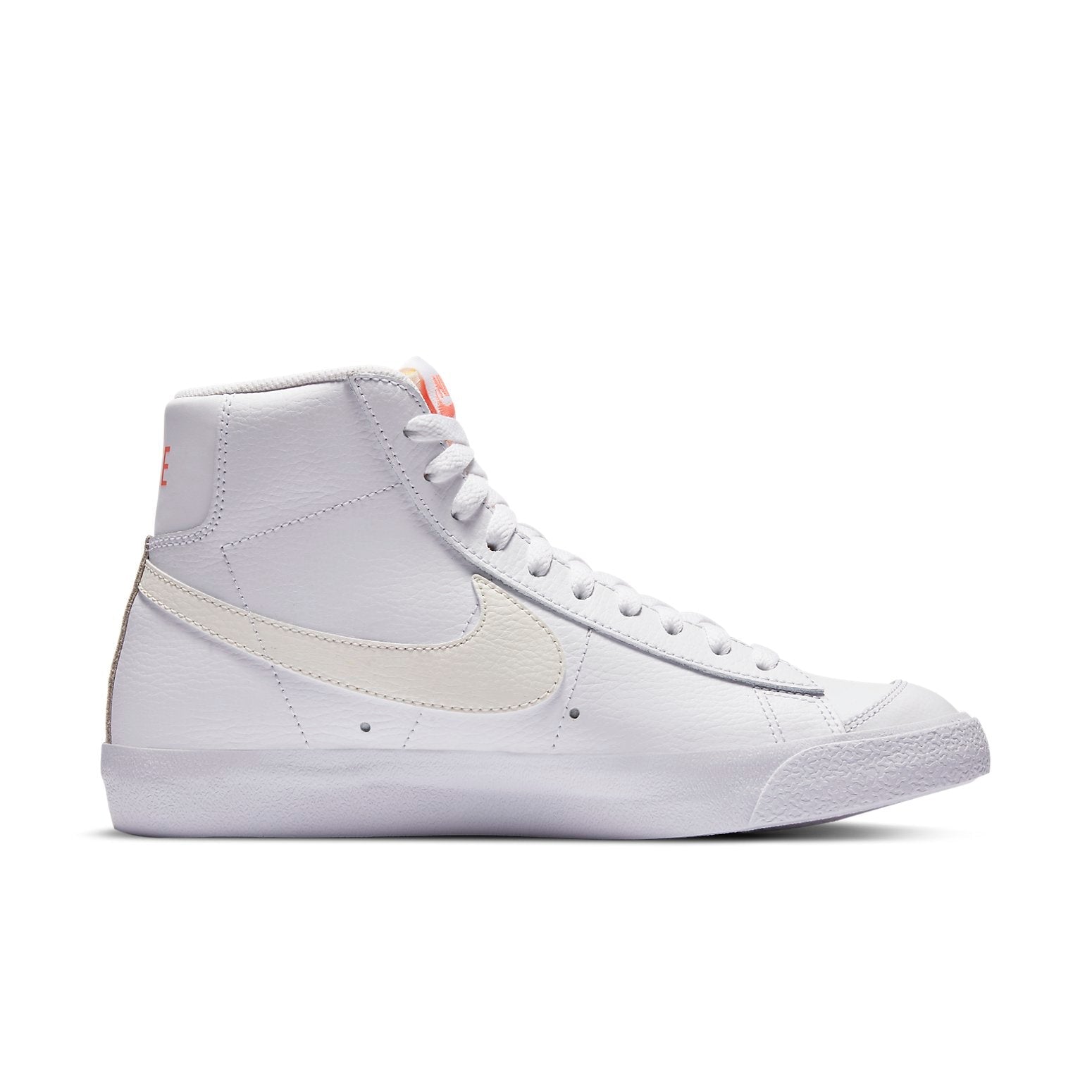 (WMNS) Nike Blazer Mid '77 Vintage 'Gold Emblem' DC1421-100