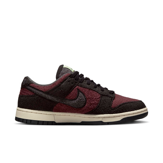 (WMNS) Nike Dunk Low SE 'Fleece - Burgundy Crush' DQ7579-600