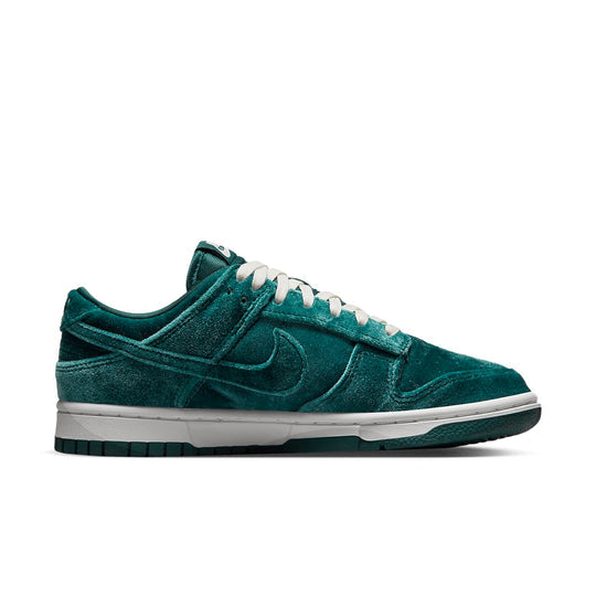 (WMNS) Nike Dunk Low 'Green Velvet' DZ5224-300