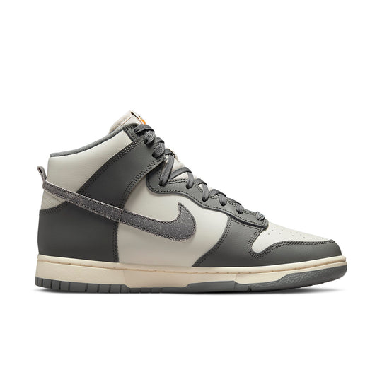 Nike Dunk High SE 'Light Bone' DM0582-001