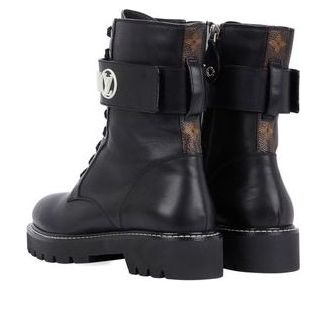 (WMNS) LOUIS VUITTON Territory Flat Ranger Boots 'Black with Silver Logo' 1AAE3W