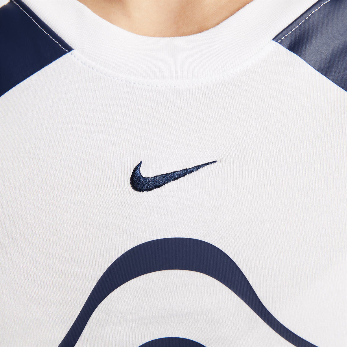 (WMNS) Nike Chill Knit Graphic T-shirt 'White' II1950-100
