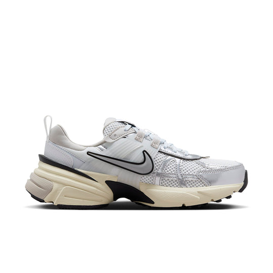 (WMNS) Nike V2K Run Runtekk 'Summit White Metallic Silver' FD0736-100