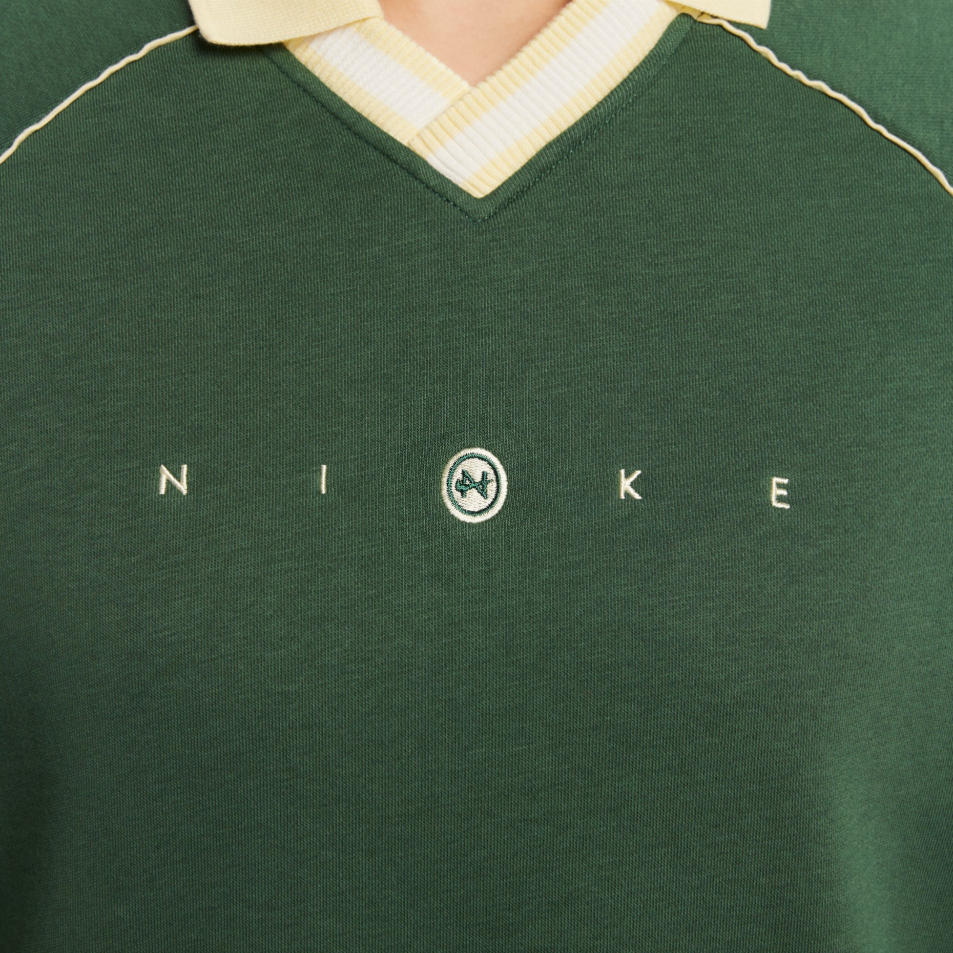 (WMNS) Nike Sportswear Phoenix Fleece Oversized Graphic Polo Top 'Fir Alabaster' IF0257-323