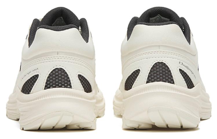 (WMNS) ANTA Low-Top Running Shoes 'Black White' 122245595-1