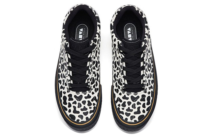(WMNS) ANTA Attitude Low 'Black White' 122238013-4