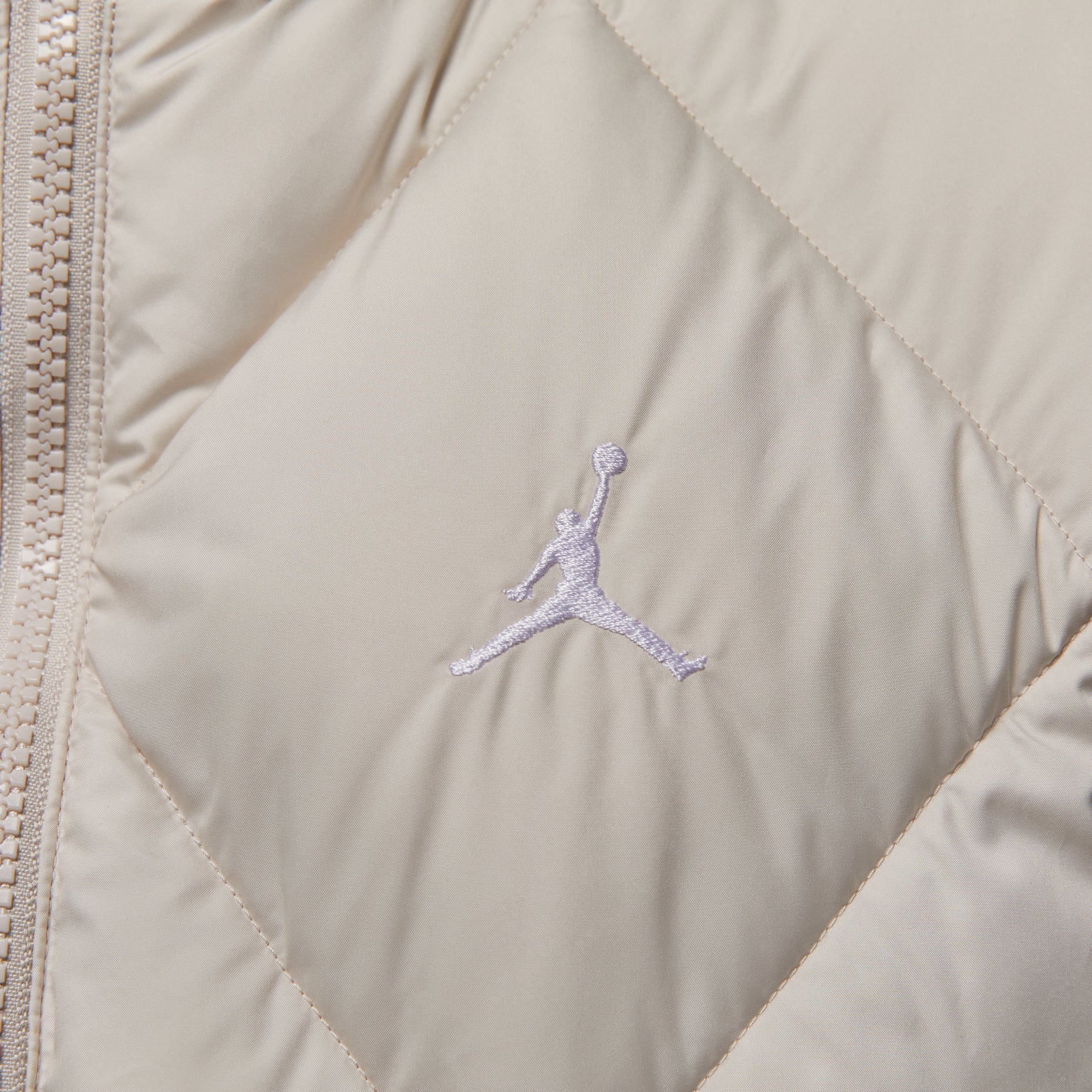 (WMNS) Air Jordan Brooklyn Quilted Puffer Vest 'Light Orewood Brown'  HV0414-104