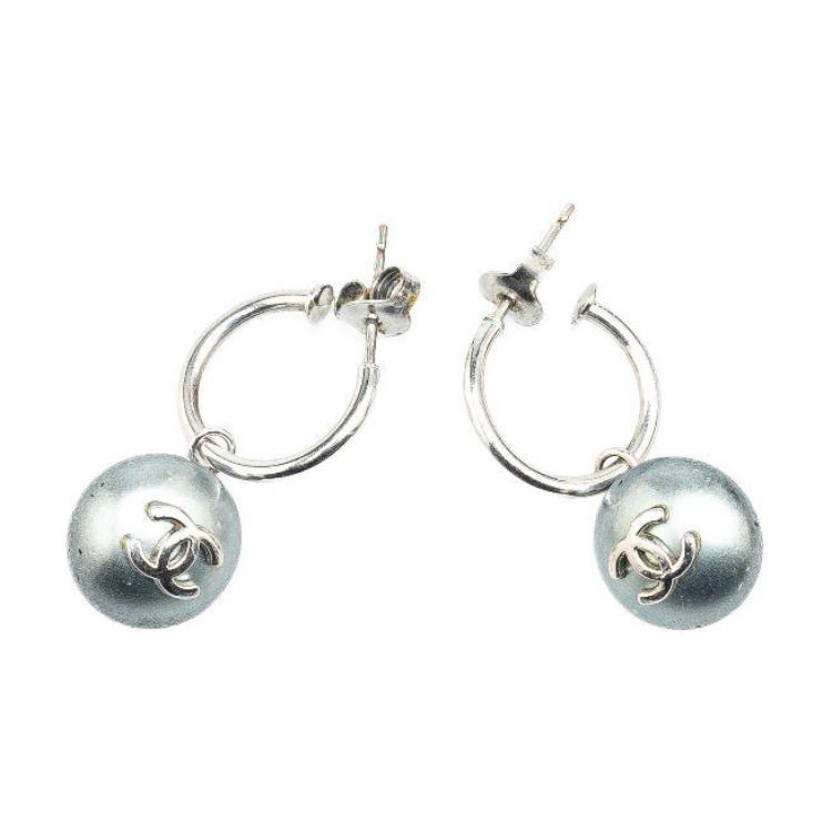 CHANEL 2000 Swing Faux Pearl Push Back Earrings Costume Earrings