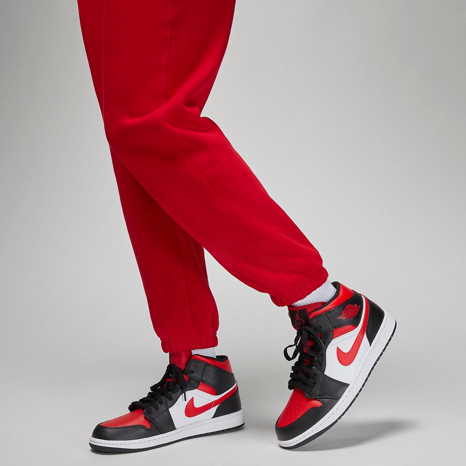 (WMNS) Air Jordan Brooklyn Sweatpants 'Red' FN4494-687