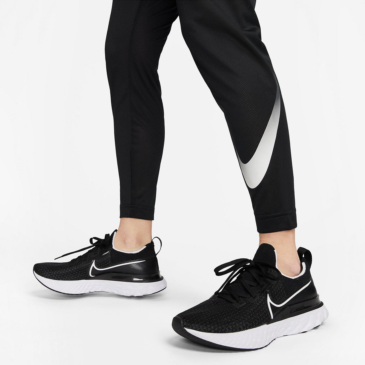 (WMNS) Nike Dri-FIT Swoosh Run 'Black' DX0955-010