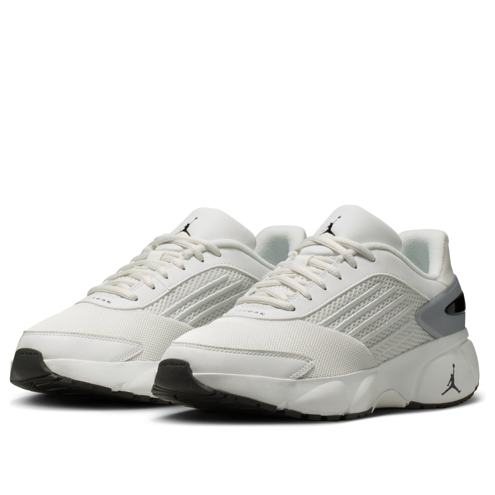 (WMNS) Air Jordan Trunner Flow 'Summit White Metallic Silver' IQ0701-101