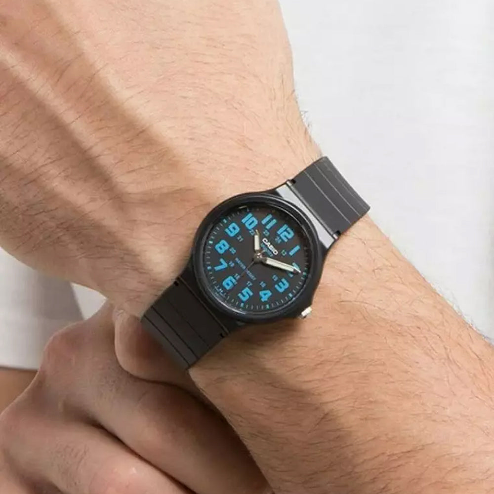 CASIO Waterproof Quartz Mens Black Analog MQ-71-2B