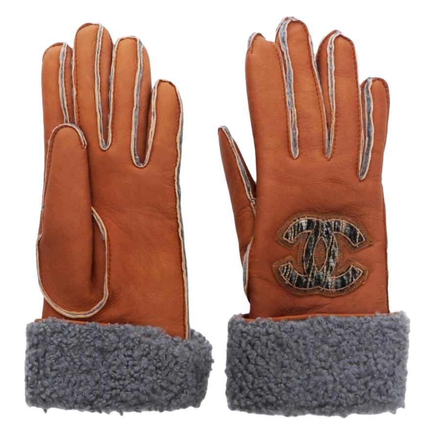 CHANEL 2000s Cc Shearling Gloves
