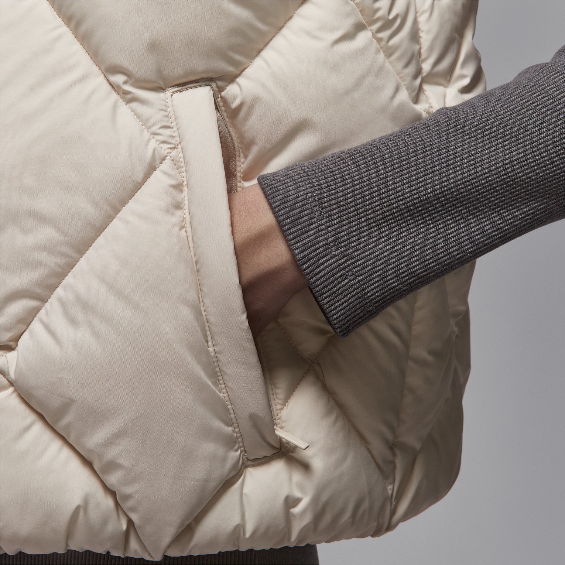 (WMNS) Air Jordan Brooklyn Quilted Puffer Vest 'Light Orewood Brown'  HV0414-104