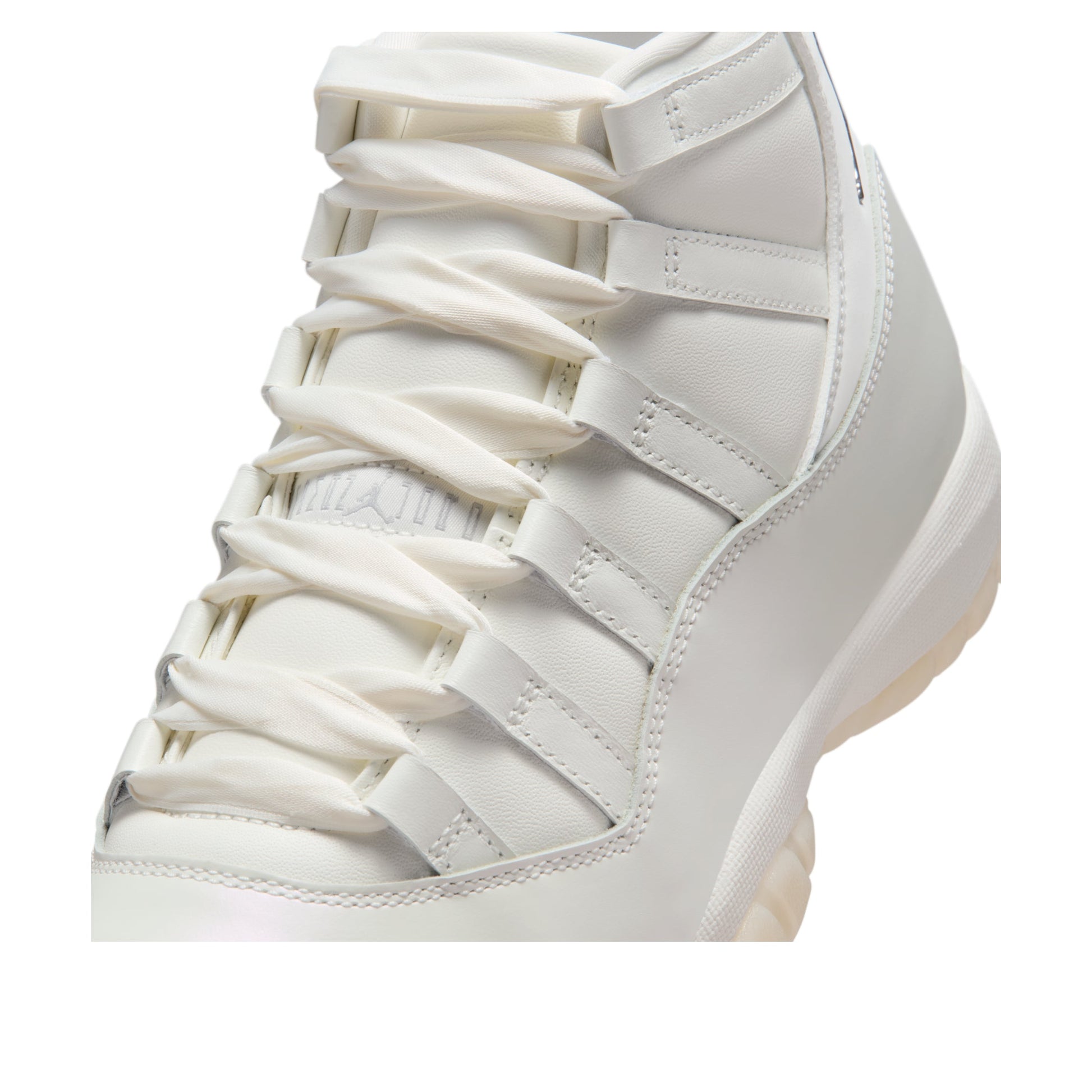 (WMNS) Air Jordan 11 Retro 'Pearl' AR0715-110