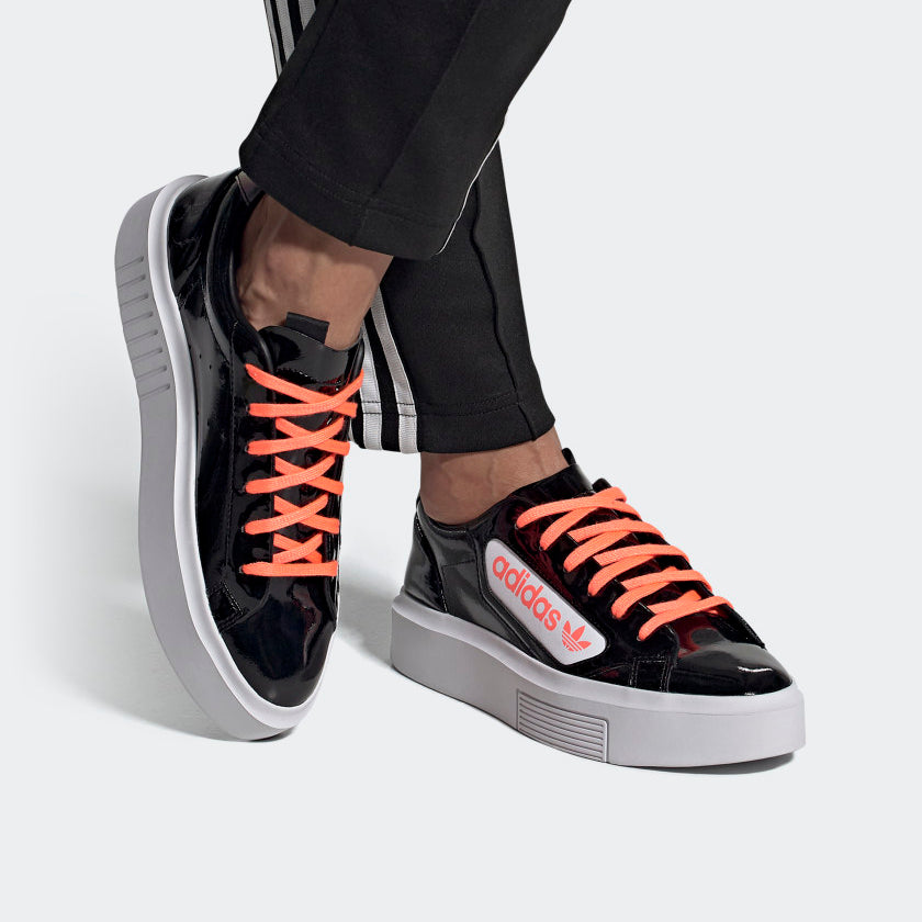 (WMNS) adidas Sleek Super 'Black Signal Coral' EF4954